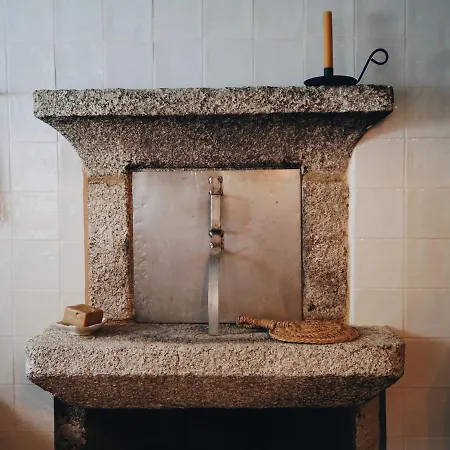 Antigo lavadouro em granito preservado na quinta
